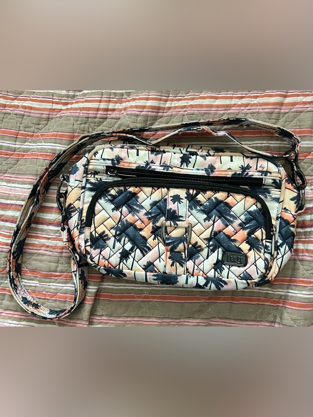 Lug Quilted Palm-Print Crossbody Bag in Peach & Navy